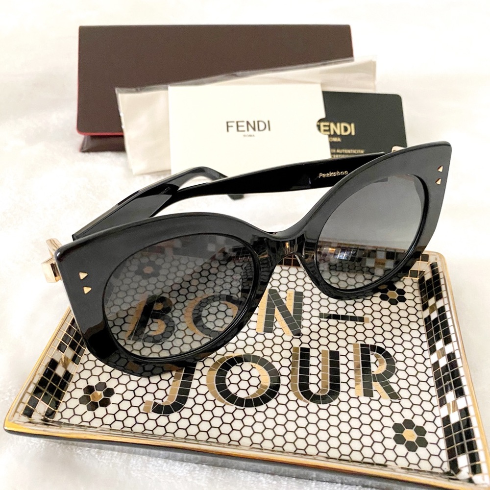 💯 Authentic 👍🏾 NEW Fendi 52mm Butterfly Sunglasses, FF0265S